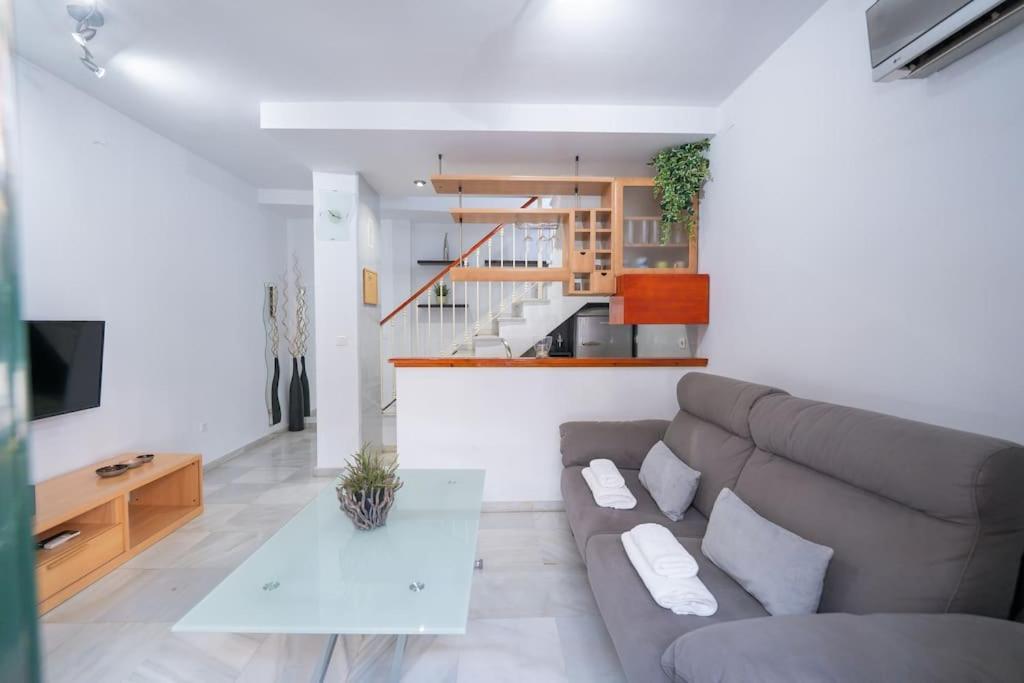 Apartamento Junto A Las Setas De Sevilla Luaran gambar