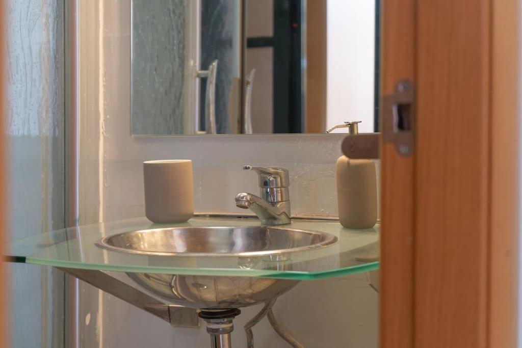 Apartamento Junto A Las Setas De Sevilla Luaran gambar